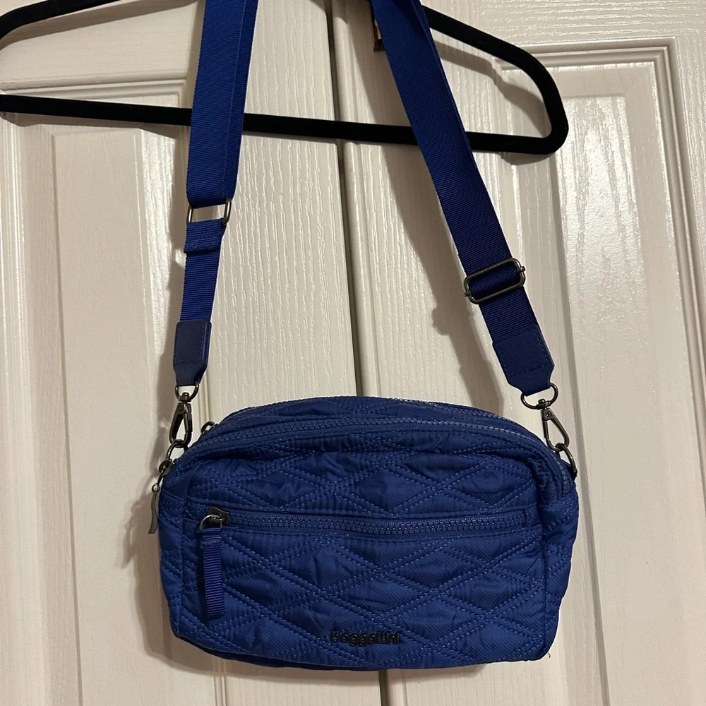 Baggallini Royal Blue Quilted Crossbody Bag - Like New